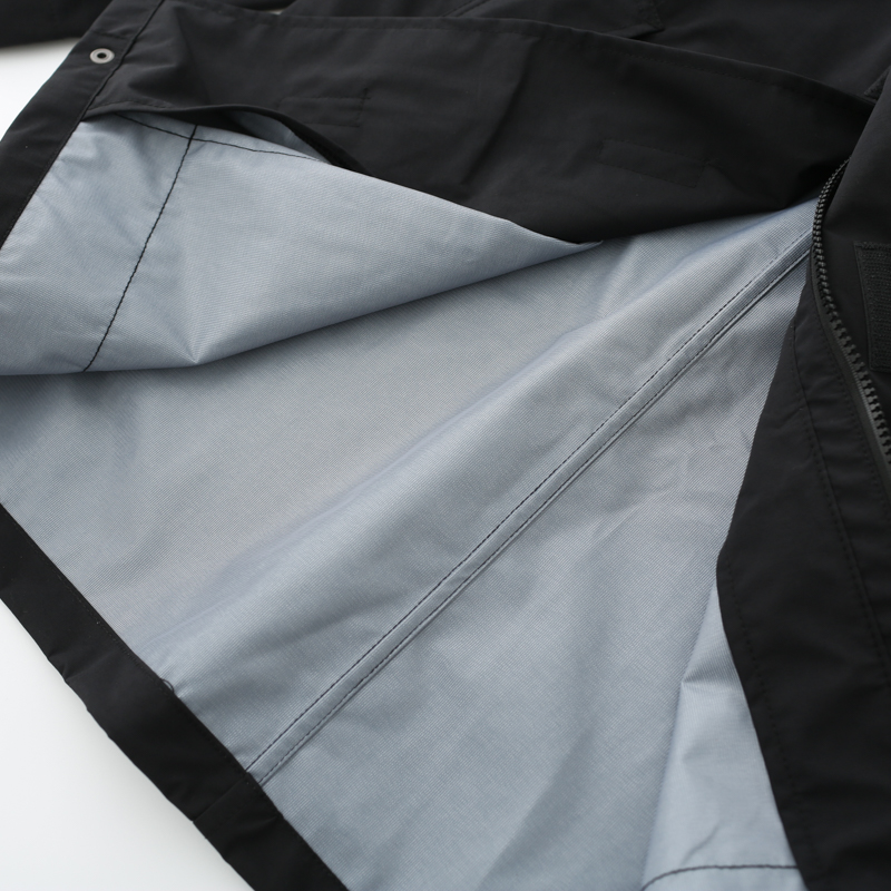 复合科技感面料可拆卸连帽风衣 Windbreaker Hooded 复合科技感面料可拆卸连帽风衣 Windbreaker Hooded