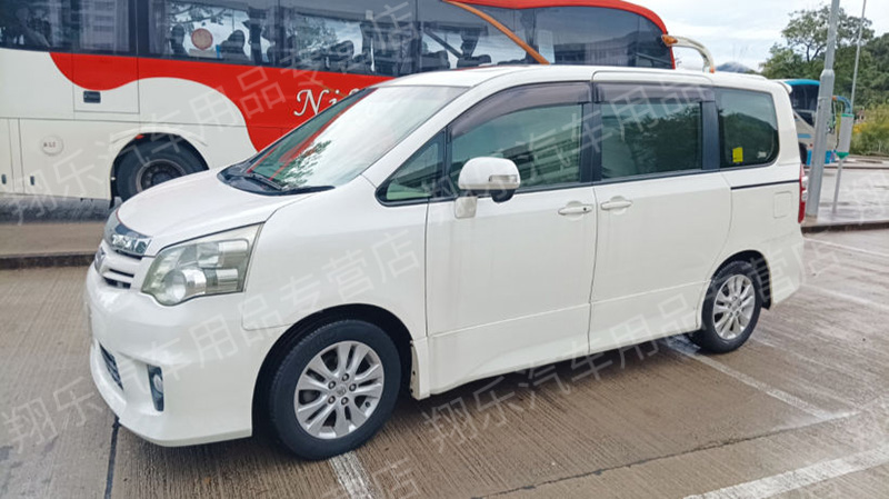 适用于港版右舵TOYOTA Noah70系 Voxy70系全包围汽车脚垫地毯地垫-图3