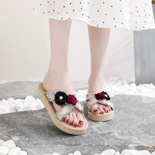 交叉拖鞋女花朵仿草编外穿夏季海边沙滩鞋防滑厚底平跟凉拖鞋2026 - 图2