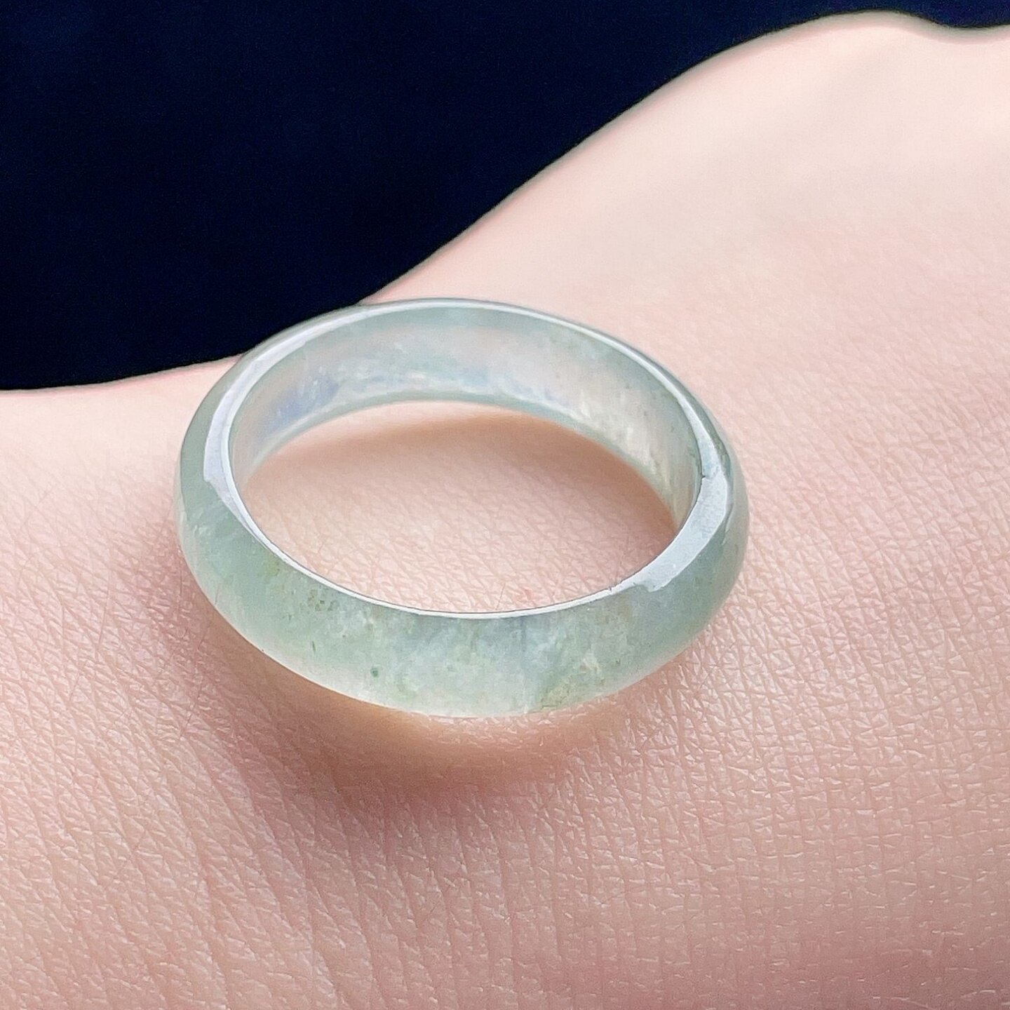 Natural jadeite ice ring, light green and fresh flowers