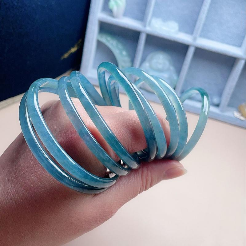 A货翡翠冰蓝绿飘花细手镯天然老坑玉晴水叮当镯小巧秀气款玉镯圆 - 图2