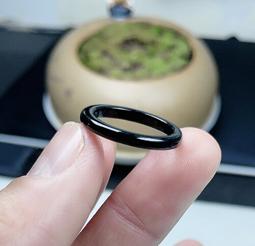 天然翡翠A货墨翠戒指黑色大尺寸细边指环细条特色秀气美人条玉戒 - 图1