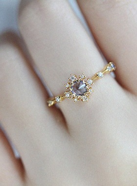 《梦境之门》温柔紫蓝色 波浪蕾丝边微镶尖状锆石轻奢满天星戒指