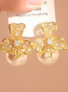 轻奢金色镂空花朵珍珠耳钉