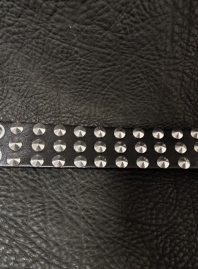 硬核朋克尖锥撞钉真皮手环宽度3.3厘米