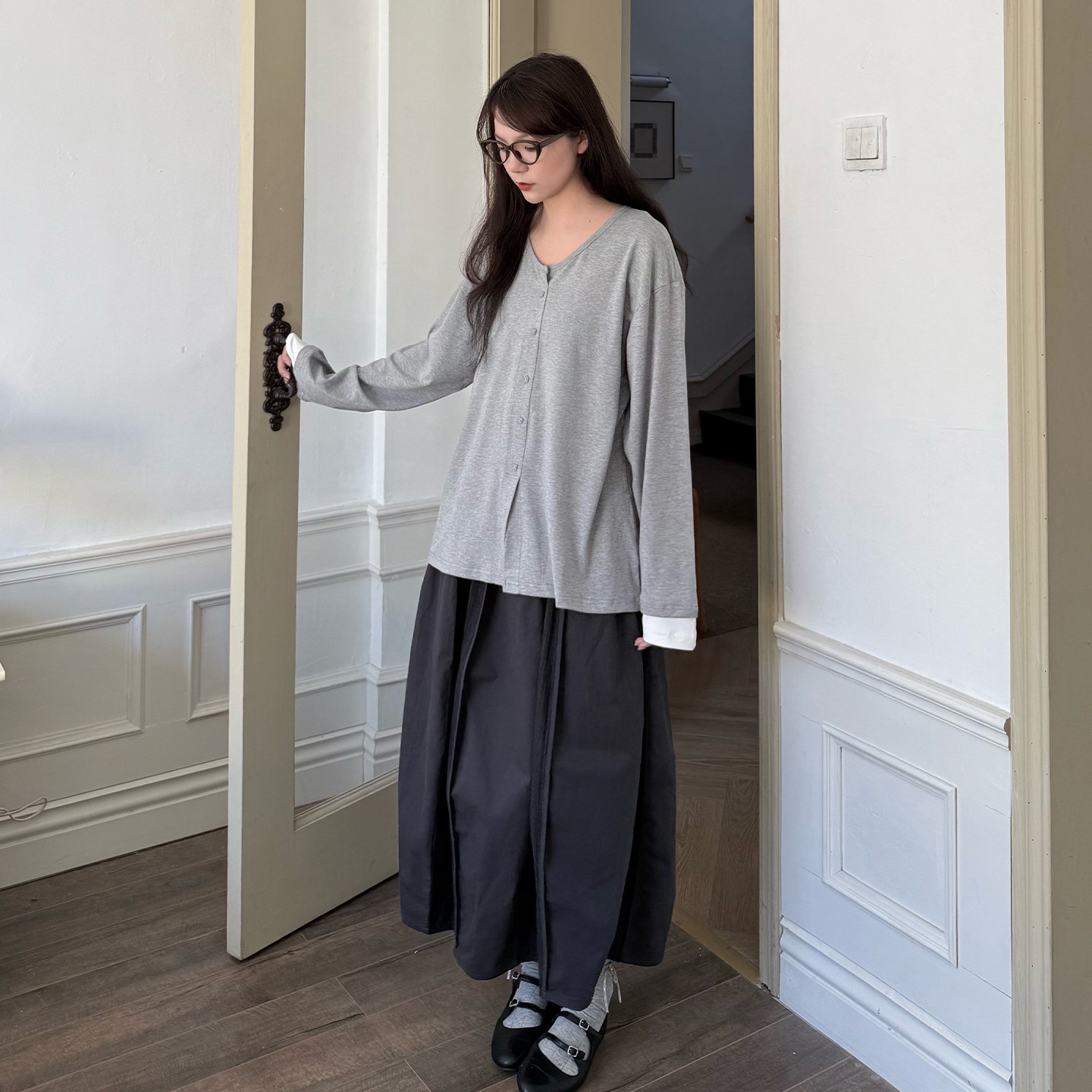 陆与山屿【织梦】撞色袖口设计开叉纽扣装饰圆领打底T恤内搭,淘宝优惠券,粉丝福利购,淘宝优惠卷