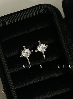 如蝶在野 禁锢的心!独特个性十字架耳骨钉钛钢超闪锆石爱心耳钉