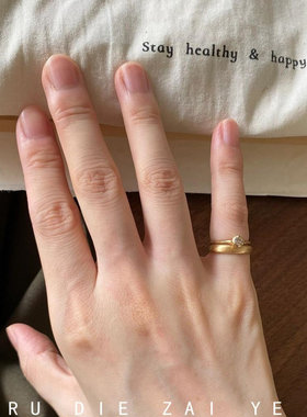 如蝶在野 vintage中古金色拉丝素圈戒指高级感叠戴冷淡风开口尾戒