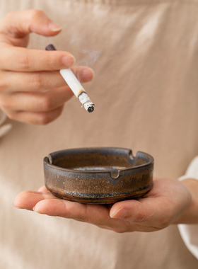 玖田烧浅立边烟灰缸多色彩可选