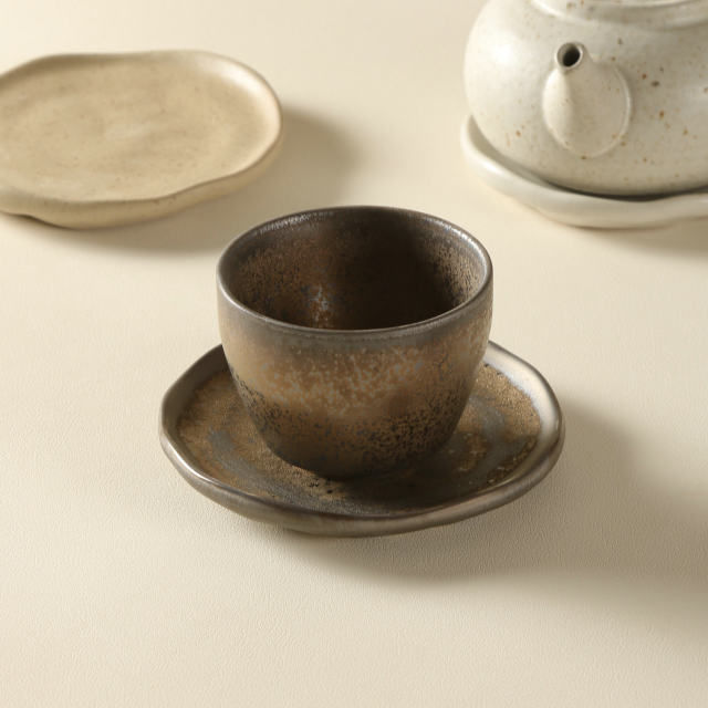 ທີ່ຖືທູບ Retro, ຖ້ວຍທູບ, ທູບ, saucer ແລະ kettle