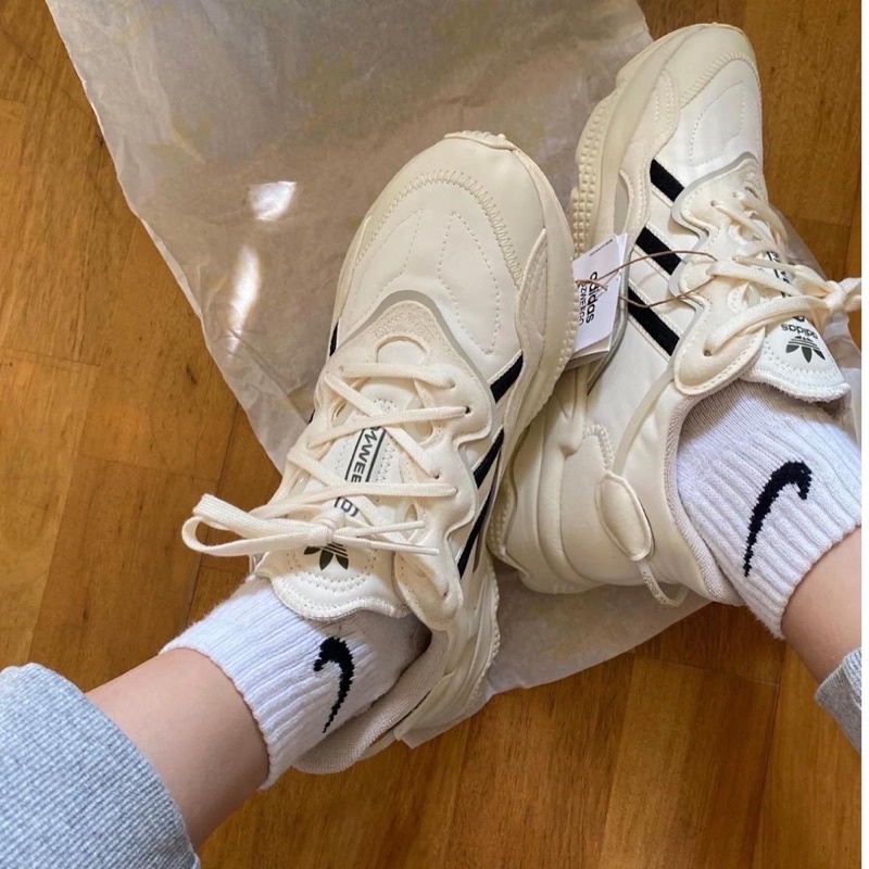 Adidas 三叶草 OZWEEGO 女款休闲鞋 EF6315 FZ1965 FV5827 EE5718 - 图1