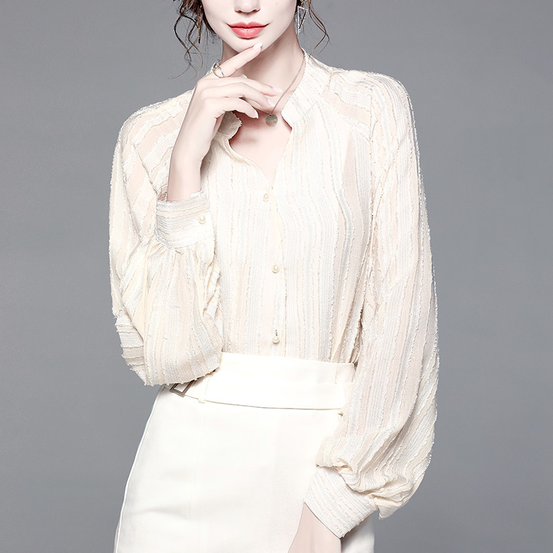 女士设计感小众轻熟宫廷风杏色衬衫 拉墨客衬衫