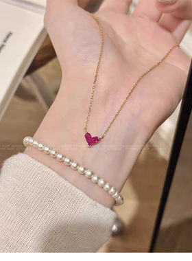 迷你玫红色锆石爱心坠短项链