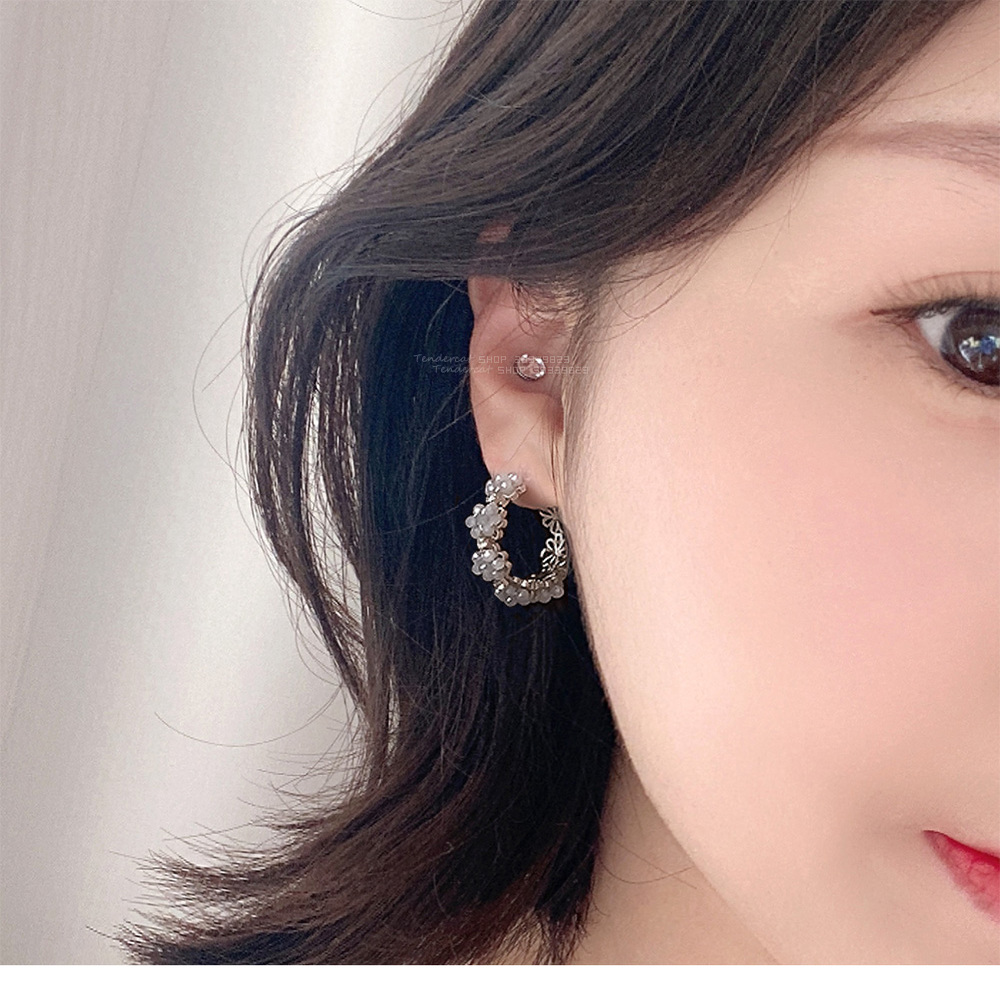 Crystal Flowers C Earrings 浪漫彩色水晶串珠花朵水钻C形耳环 - 图0