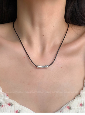 银色小鱼黑色皮革可调节项链