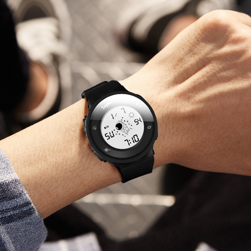 青少年男潮流电子多功能户外闹钟 多伦兹国产腕表