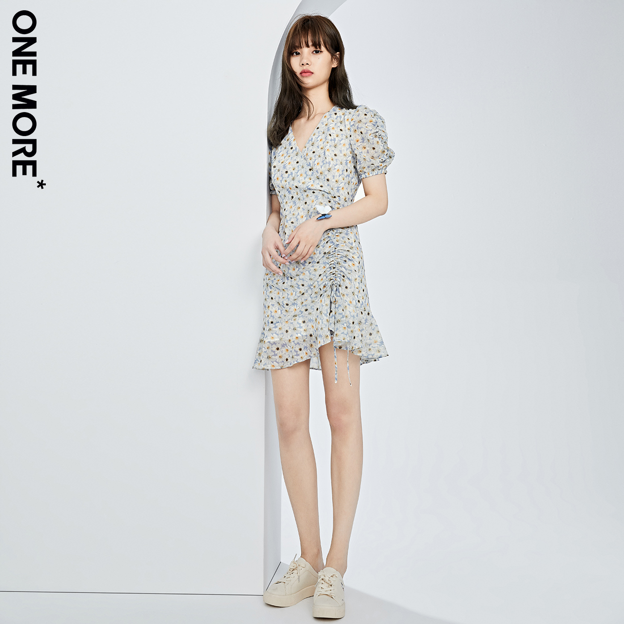 领收腰显瘦连衣裙碎花气质抽皱裙子女 夏季新款小碎花 ONEMORE2020 V 领收腰显瘦连衣裙碎花气质抽皱裙子女 夏季新款小碎花 ONEMORE2020 V