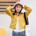 Mùa xuân 2019 mới của phụ nữ mùa thu đông ngắn áo khoác denim áo khoác đơn giản thêu ngực đơn giản quần áo dài tay 011 - Áo khoác ngắn Áo khoác ngắn