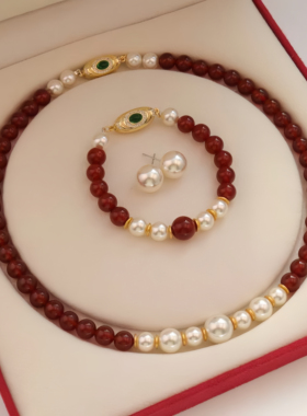 红玛瑙渐变珍珠项链手链耳环套装新中式祖母绿金元宝扣丝绒礼盒