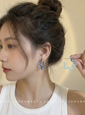蓝色渐变小花滴釉耳环女款夏天甜美少女心耳钉多巴胺小众精致耳饰