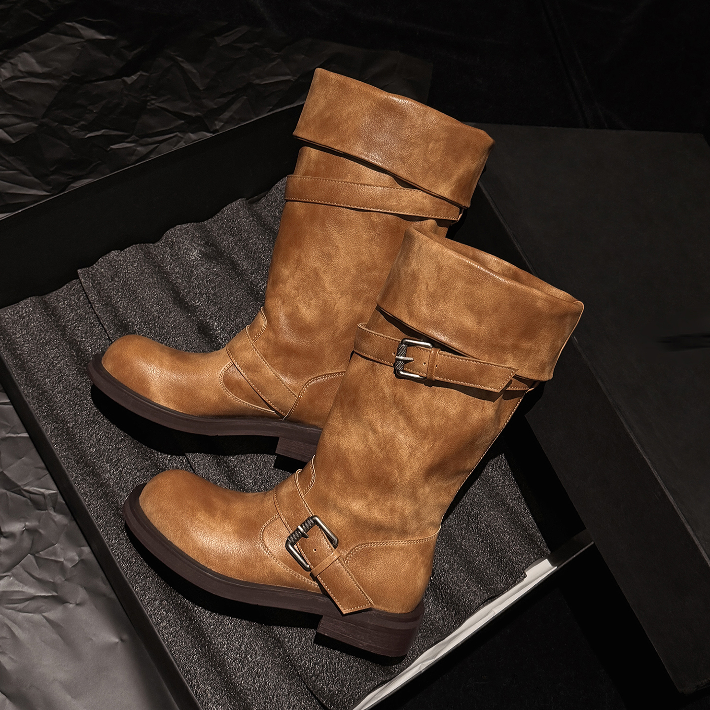 圆圆妈2025冬季欧美长靴时尚气质粗跟皮带扣宽松显瘦高筒骑士靴女 - 图0