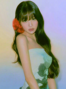 张元英同款红色花朵耳饰