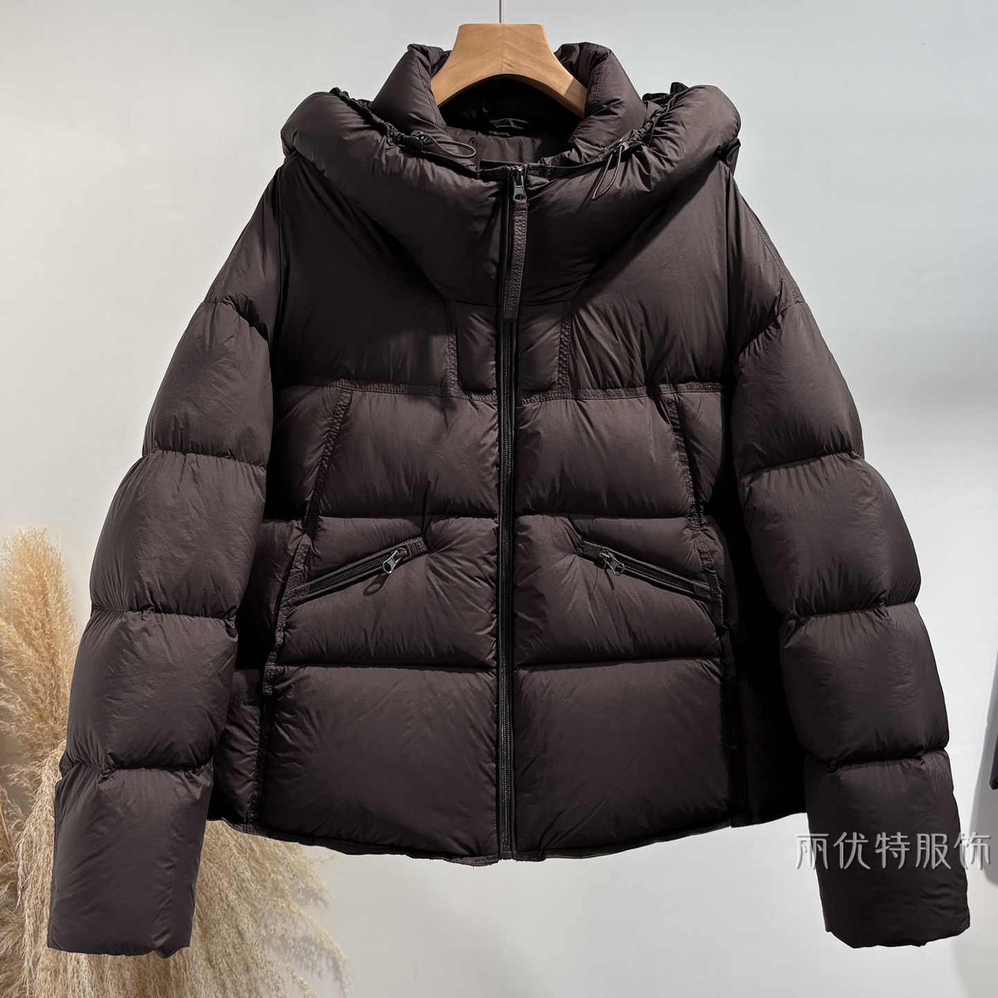 2025冬季新款韩版连帽云朵泡芙好看面包羽绒服女短款加厚保暖外套