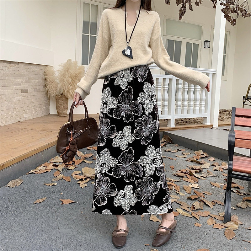 轻奢刺绣亮片丝绒半身裙女2025秋冬新款高腰印花中长开叉直筒裙子,淘宝优惠券,粉丝福利购,淘宝优惠卷