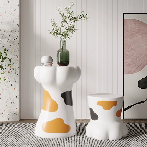 Кофейный столик Light Luxury Modern Минималистская гостиная декоративные украшения диван рядом с несколькими углами домашних столов, стульев, кафе -табуретки кофейки