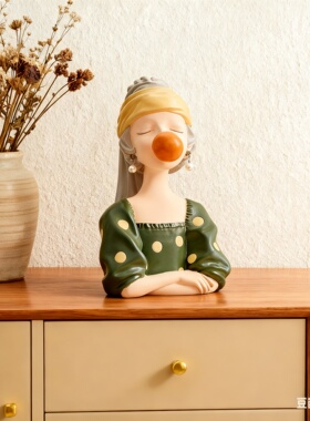 复古树脂人物桌面摆件