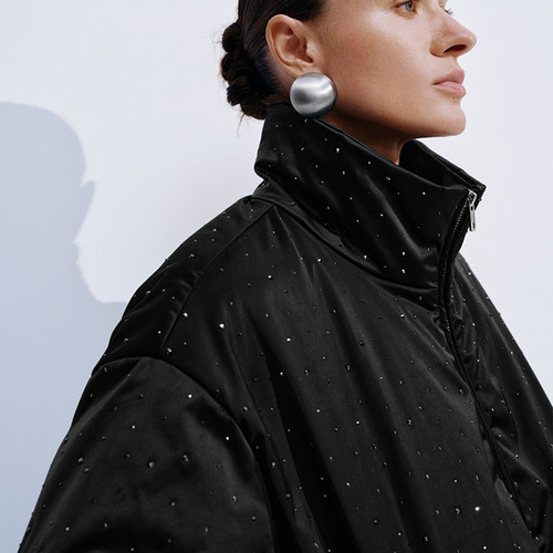 UR国内2025冬季女装时髦个性魅力贴钻短款羽绒服UWG150119 - 图1