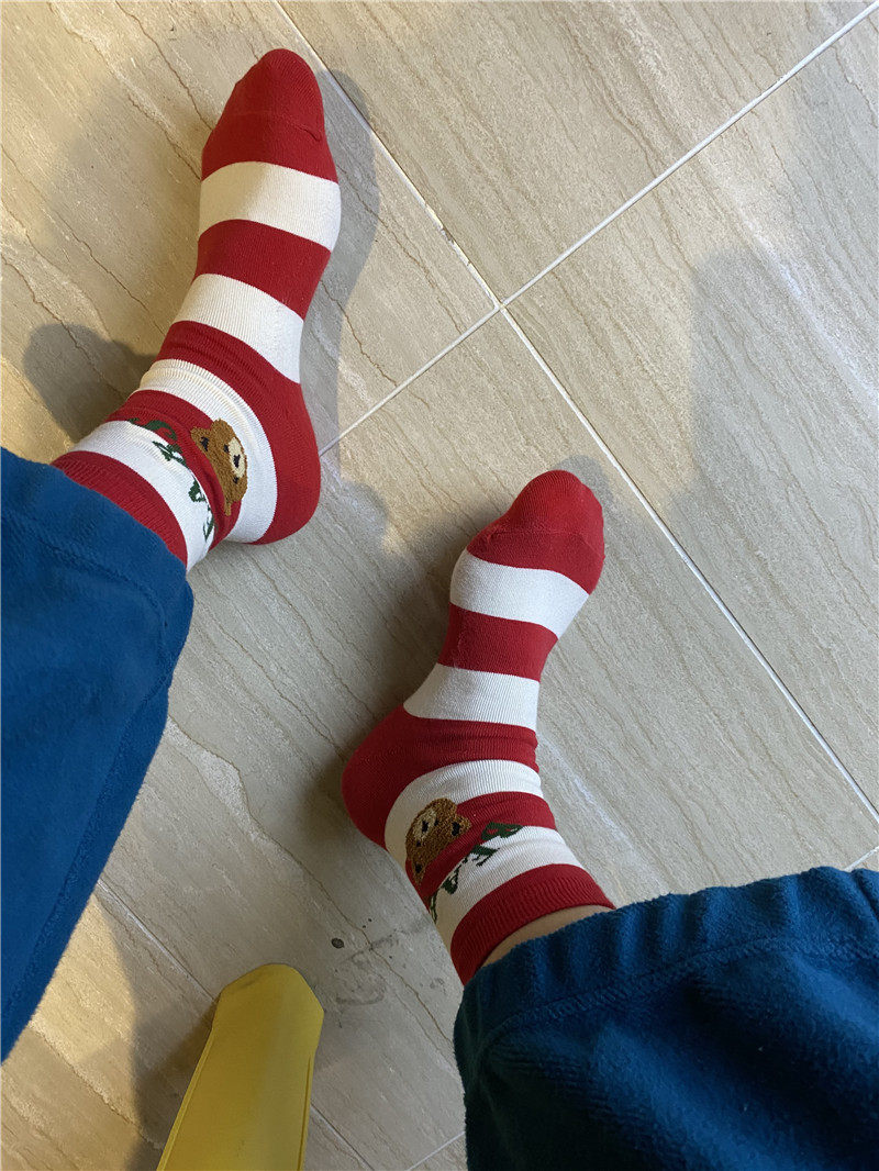 现货韩国东大门女袜网红新年红袜卡通熊拼色条纹本命年春节中筒袜,淘宝优惠券,粉丝福利购,淘宝优惠卷