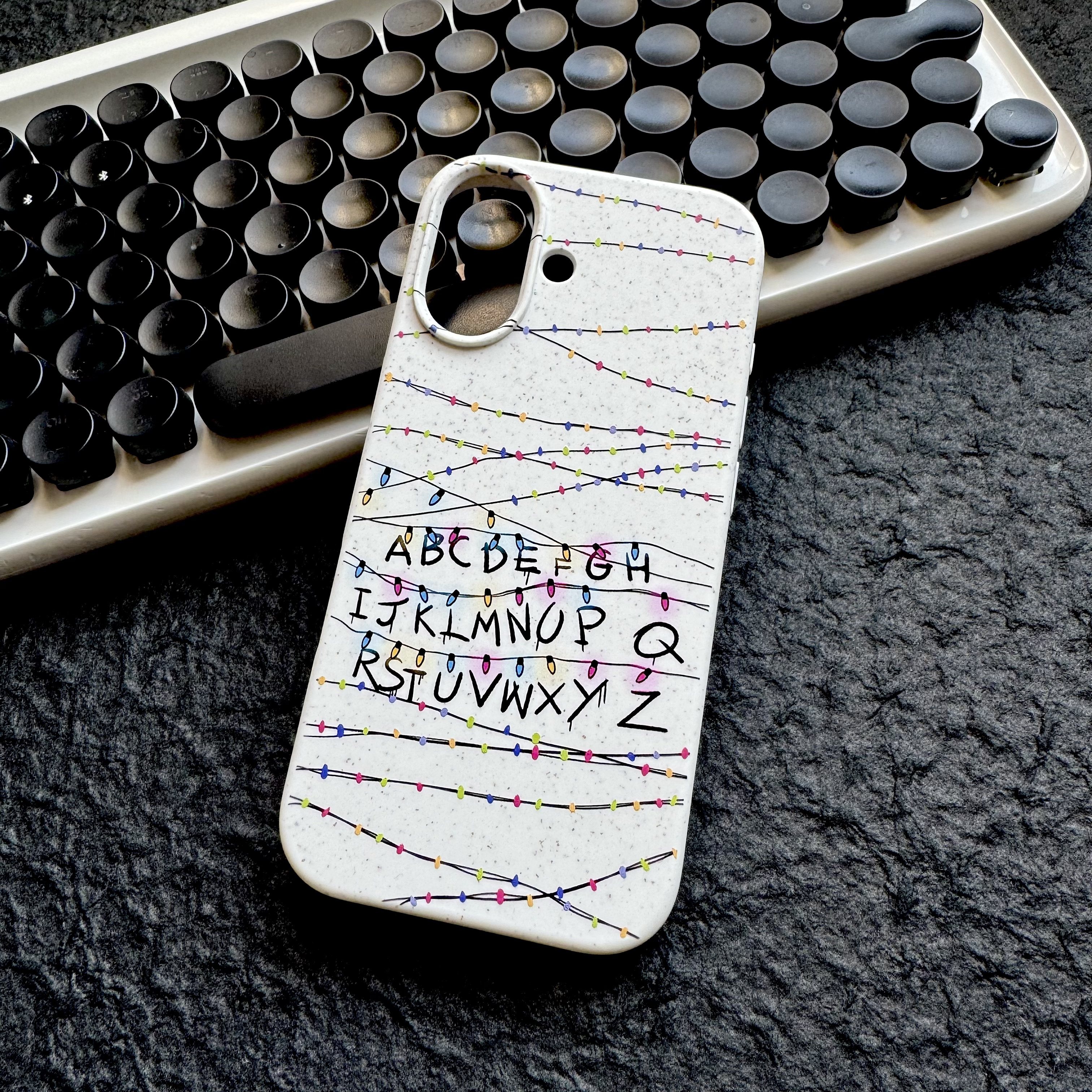 RIGHT HERE《怪奇物语》周边 降解磁吸手机壳,淘宝优惠券,粉丝福利购,淘宝优惠卷