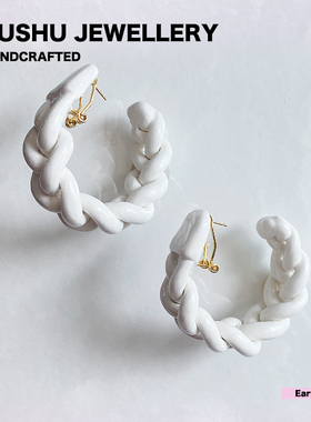 Qushu Jewellery 设计师纯手工度假风编织雕塑感耳环白色耳饰耳圈