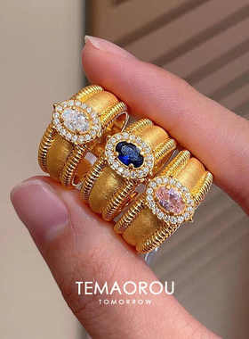 粉色锆石闪钻宽面拉丝排珠戒指