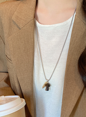 蘑菇吊坠项链女2026新款长款毛衣链钛钢高级感小众配饰锁骨链简洁