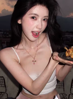 方圆同款！多巴胺彩色十字架项链女小众设计锁骨链度假风颈链配饰