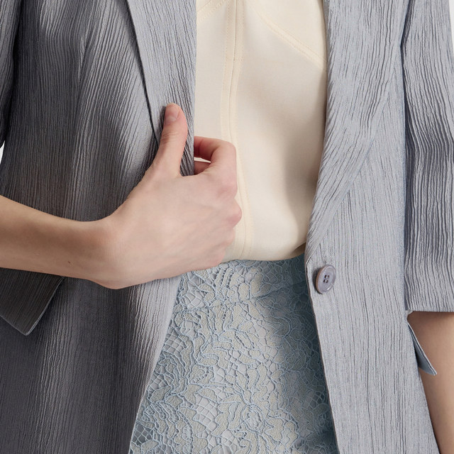 Langzi 25 old money wind pleated suit white gray professional commuter high-end summer new commuter jacket ບາງໆ