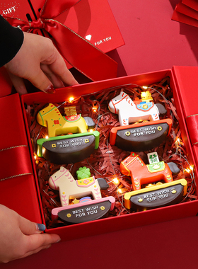 新年马上有钱创意礼盒马年吉祥物桌面小摆件公司年会文创伴手礼物