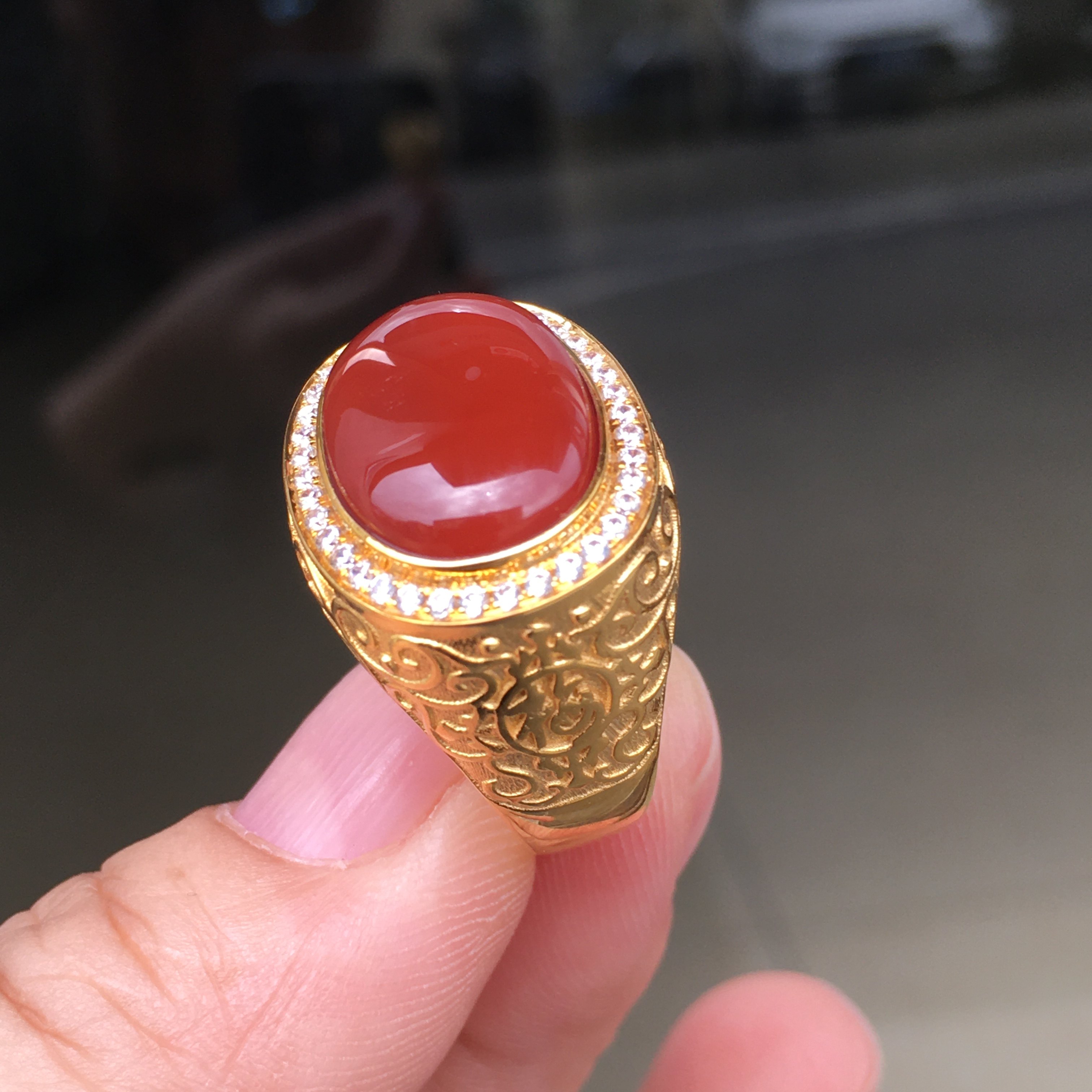 Wassily made oxblood red ring, 18k gold, thick gold particles inlaid with diamonds, 19 rings, rich color, solid color naked surface