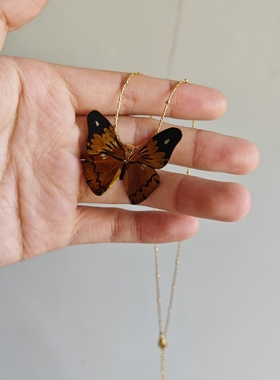 颜大玖原创-大漆彩绘工艺描金手绘蝴蝶项链-手作铜胎漆器