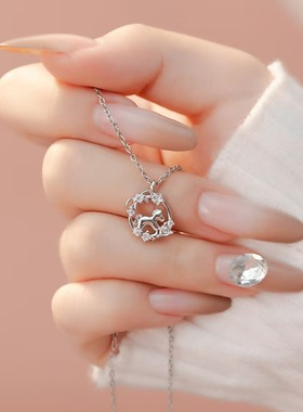 星梦马项链高级感轻奢小众设计2026本命年生肖属马新年礼物毛衣链