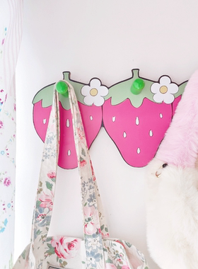 小红书草莓昭和壁挂衣帽挂儿童房装饰可爱壁挂木质卧室玄关收纳架