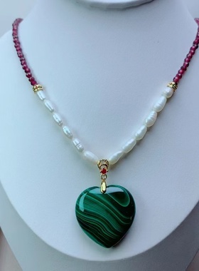 天然孔雀石项爱心+石榴石珍珠链子原矿石女士轻奢2025年新款吊坠
