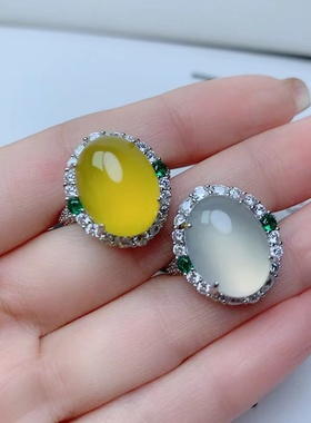 天然冰种玉髓戒指女款网红爆款可调节翡翠色高级感白玉绿玛瑙指环