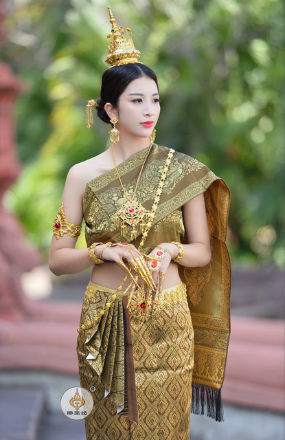 Travel Photography of the Palace Dai Princess and Thai Fabrics in Four Seasons