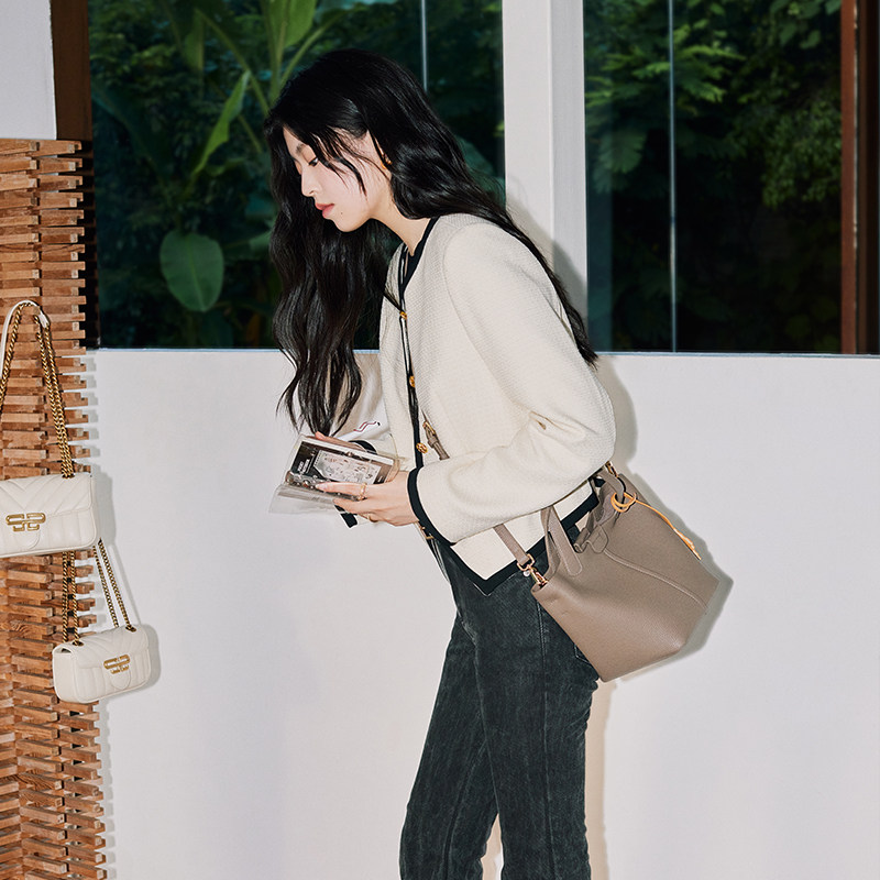 百丽2023春商场同款菜篮子水桶包 百丽女士包袋