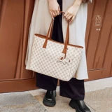 Вместительная и большая сумка