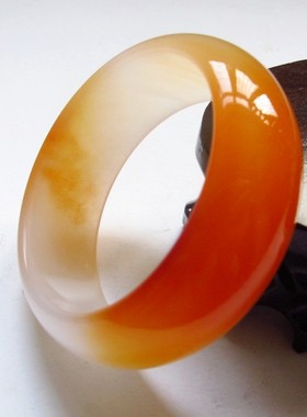 新疆天然宝石光女款玉镯子