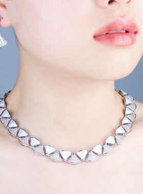 个性创意设计时尚热卖三角形贝壳高级感项链微镶锆石百搭套装饰品